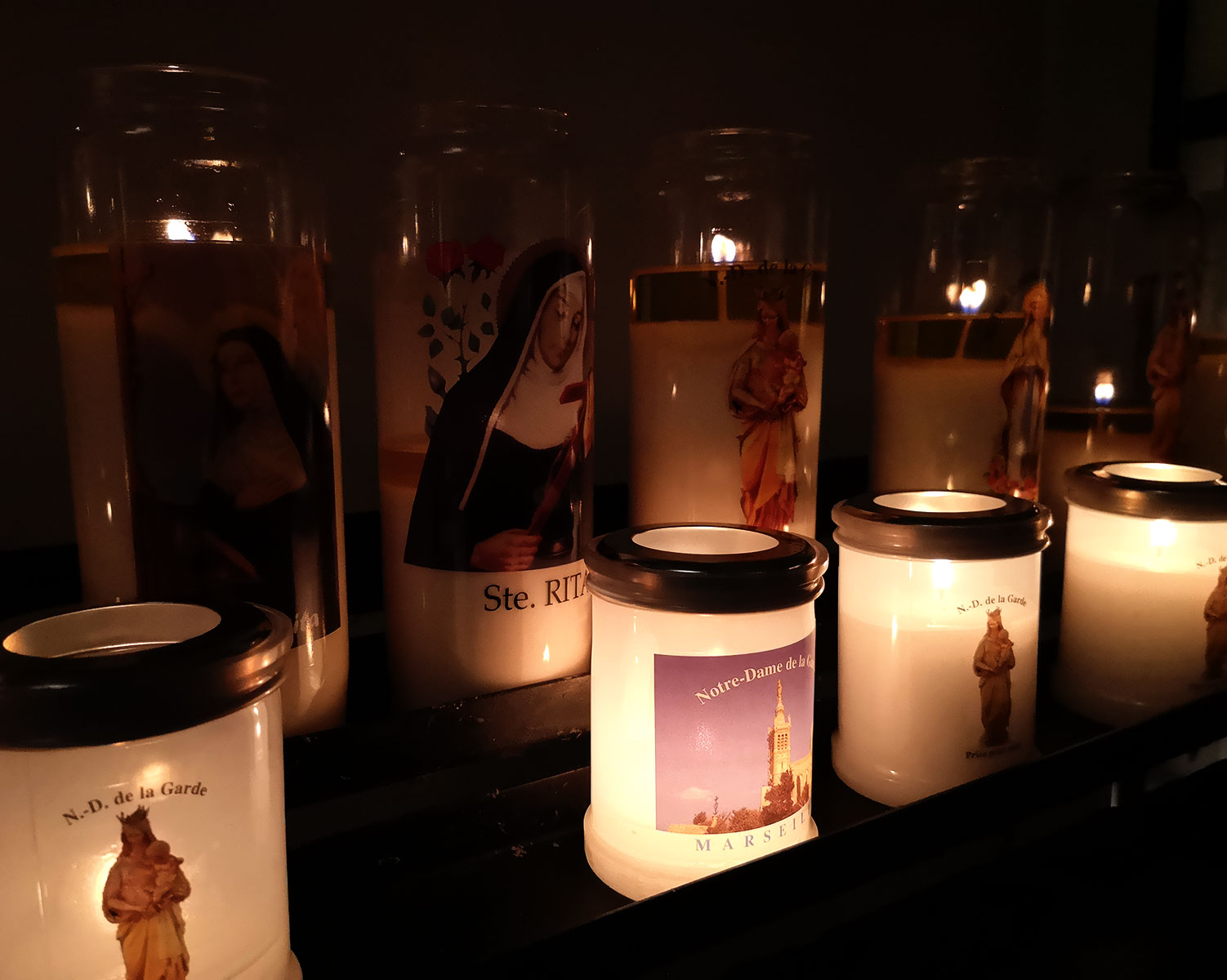 Weihnachtskarten und kleine Geschenke